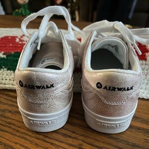 Girls Airwalk pink sparkl sneakers like new